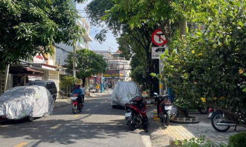 Cho thuê mặt bằng nhà nguyên căn mới xây mặt tiền gần ngã tư Thủ Đức